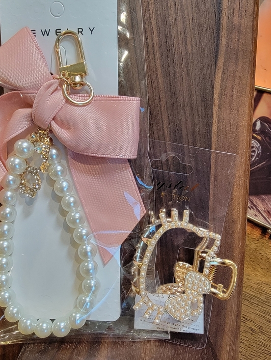 Accessories - Pearl Kitty Zipper Pull 2 Piece Bundle With Kitty Hair Claw